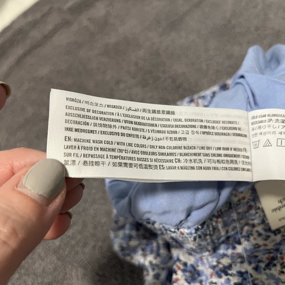 NWT Abercrombie & Fitch Blue Flowered Linen Shorts. Fully lined. Size Small. - Picture 9 of 13